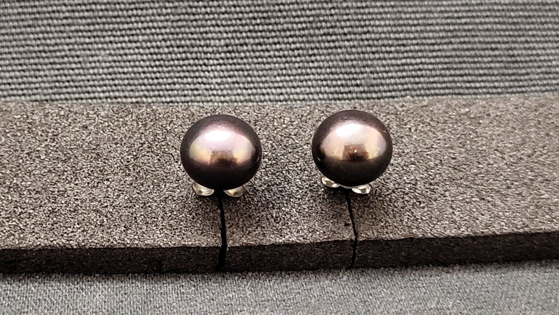 Orecchini pendenti & Orecchini a lobo: Silber-Ohrstecker SCHWARZE PERLEN – Usato da Basel venduto da spinne02