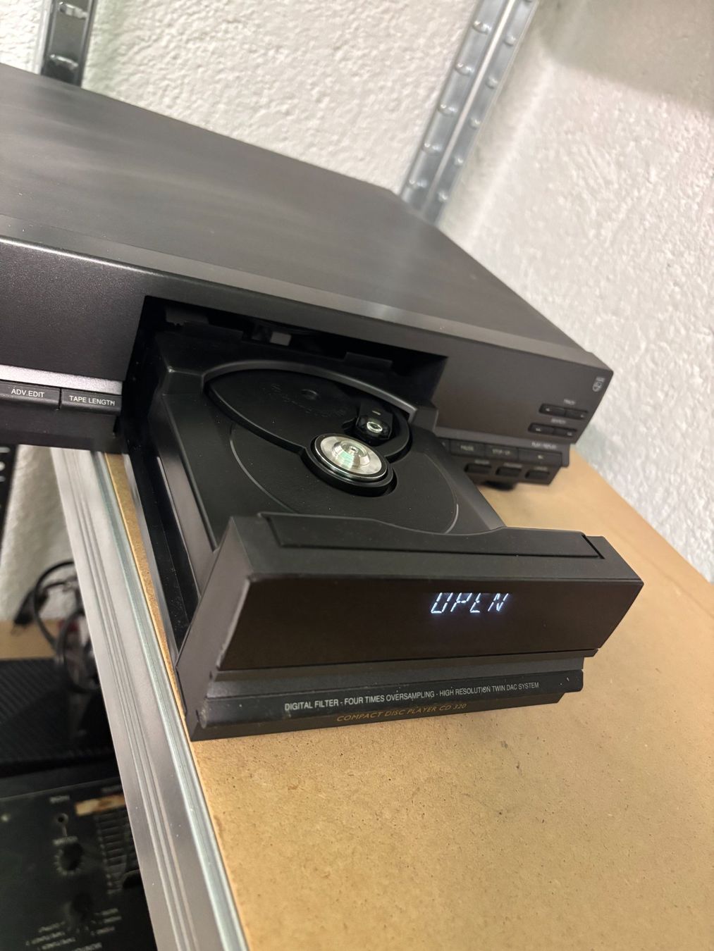 Philips Lettore multimediale & Streamer: Philips CD320 – Lecteur CD hifi – Usato da La Chaux-du-Milieu venduto da Bloute 2