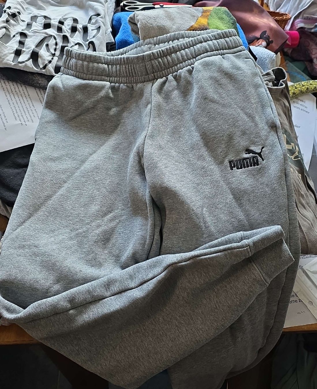 Puma Pantaloni: Puma Jogginghose grau Grösse 152  – Usato da Sumiswald venduto da Traga