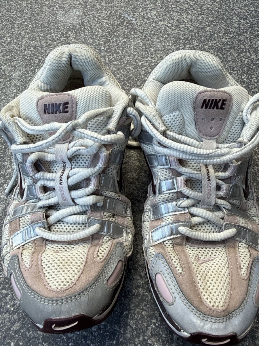 Nike Chaussures femmes: Laufschuh – D'occasion à Kaufdorf par nadine_bufe
