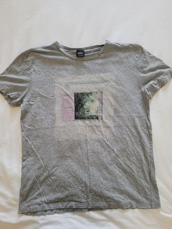 40. T-Shirt Hugo Boss, taille M