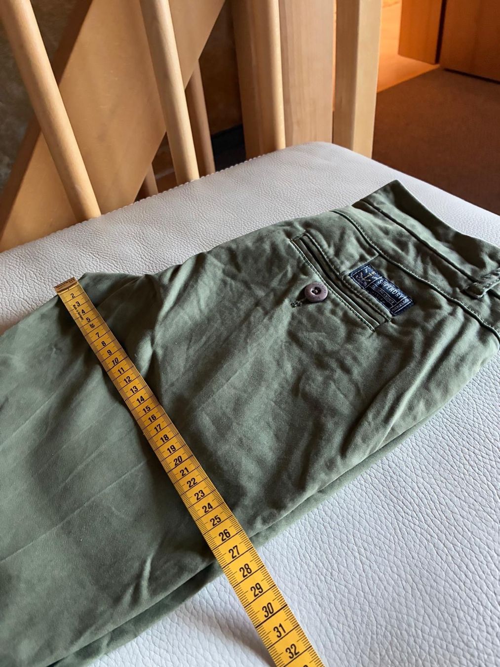 Superdry Pantaloni: SUPERDRY – Usato da Rümlang venduto da har_z6qv 1