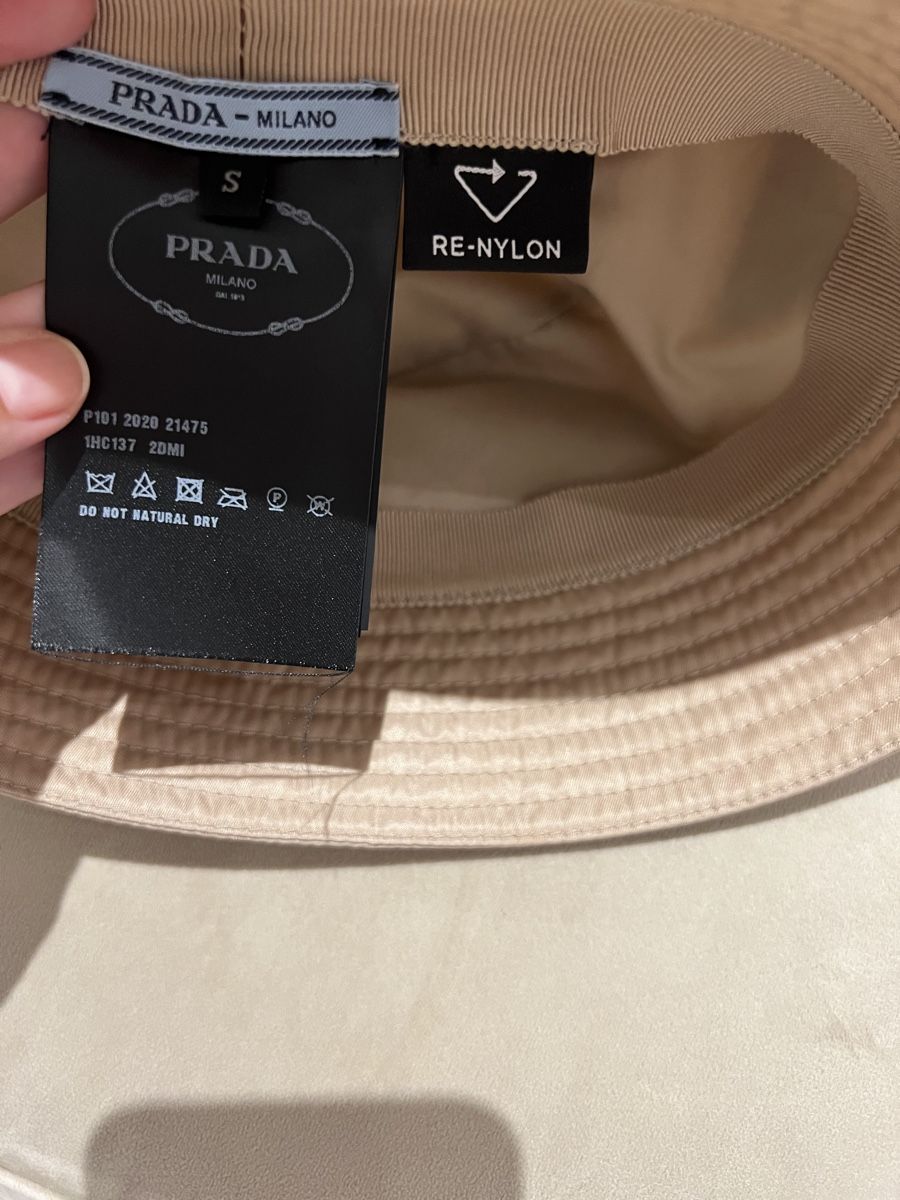 Prada Copricapi, berretti & cappellini: Prada bucket hat – Nuovo (secondo la descrizione) da Cureglia venduto da lucianboboc 1