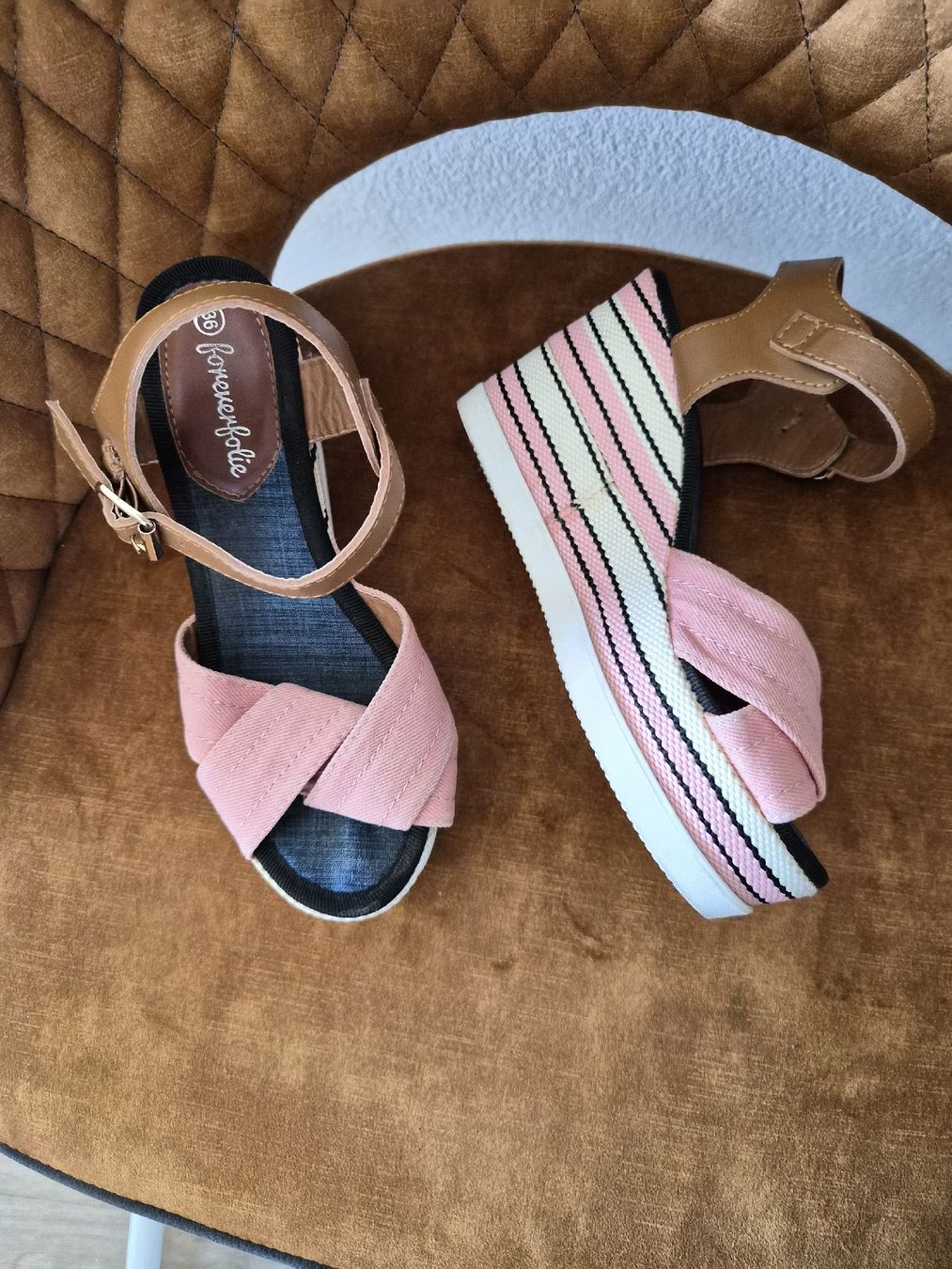 Chaussures femmes: sandales compensées – D'occasion à Palézieux-Village par kika71