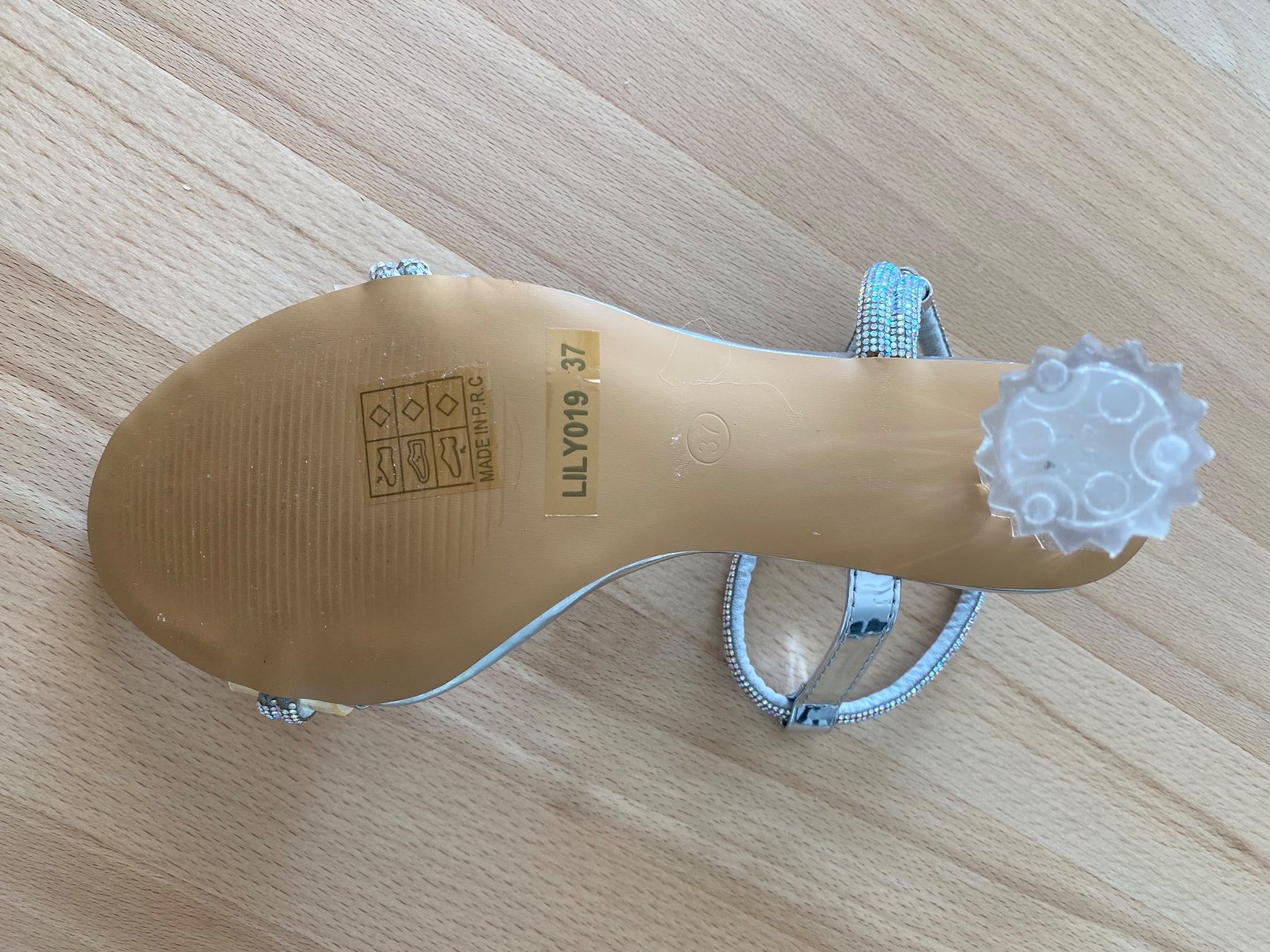 Chaussures femmes: Silberne High Heels mit Strassriemen – D'occasion à Dielsdorf par CecileWe 3