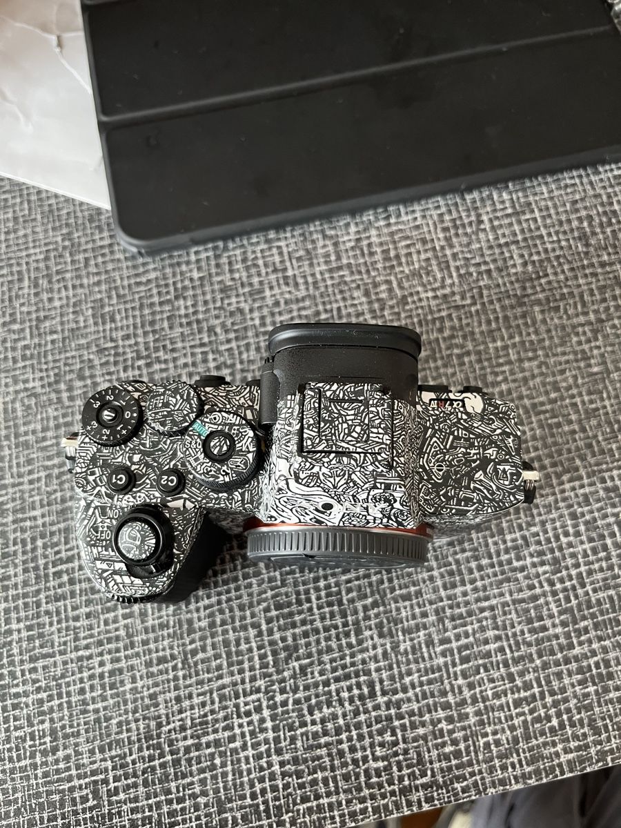 Sony Fotocamera: Sony Alpha 7RIV- Custom Skin - – Nuovo (secondo la descrizione) da Basel venduto da VictorHMolina 3