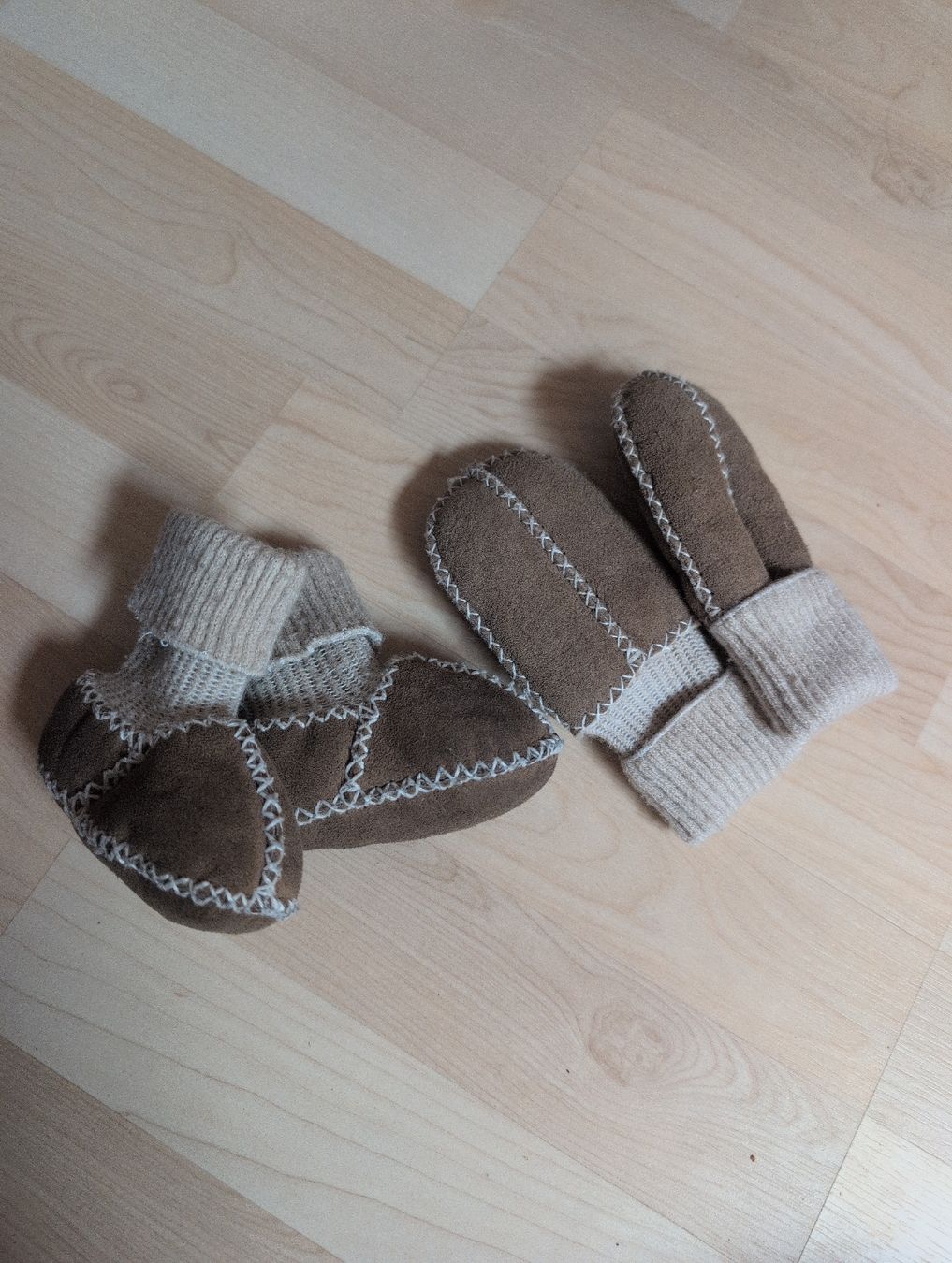 Lotti di vestiti: Lammwolle Finken und Handschuhe  – Usato da Bonaduz venduto da ChristinaCh