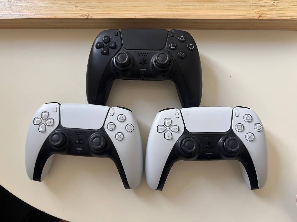 Consoles: Playstation 5 Disc Version mit 3 Controller – D'occasion à Basel par Springeli 4