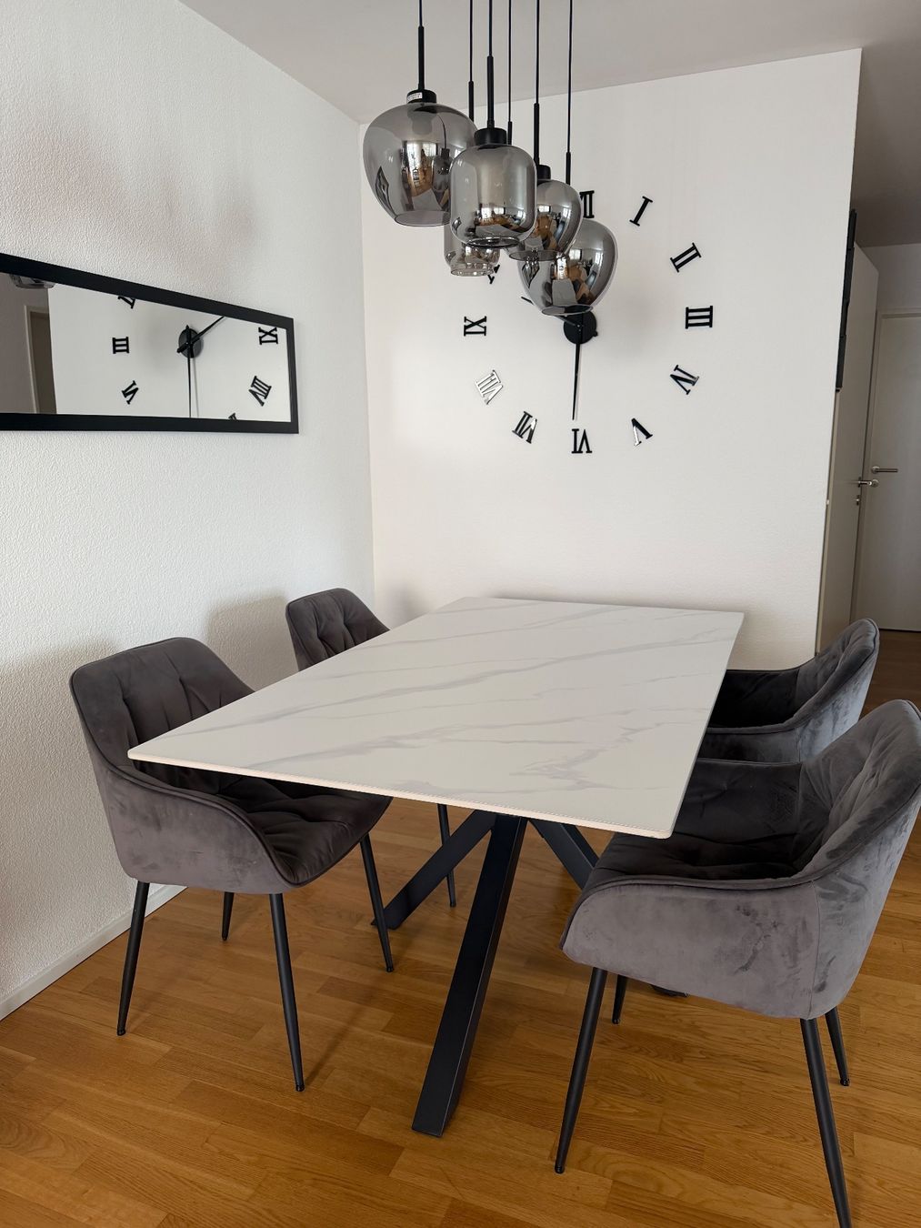 Set de table et chaises: Tisch inkl. Stühle – D'occasion à Gretzenbach par lea_wc5v
