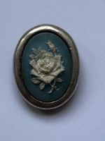 Vintage Tuchclip im Wedgwood-Stil Weisse Rose auf Salbei