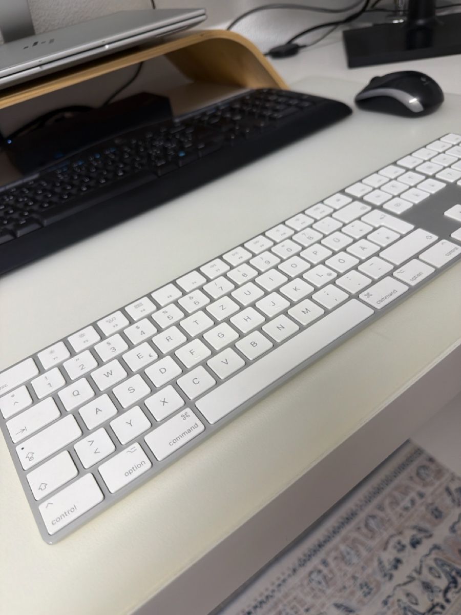 Apple Tastiere: Apple Magic Keyboard mit Ziffernblock, DE- Layout – Usato da Kappel SO venduto da ald_q6z7 2