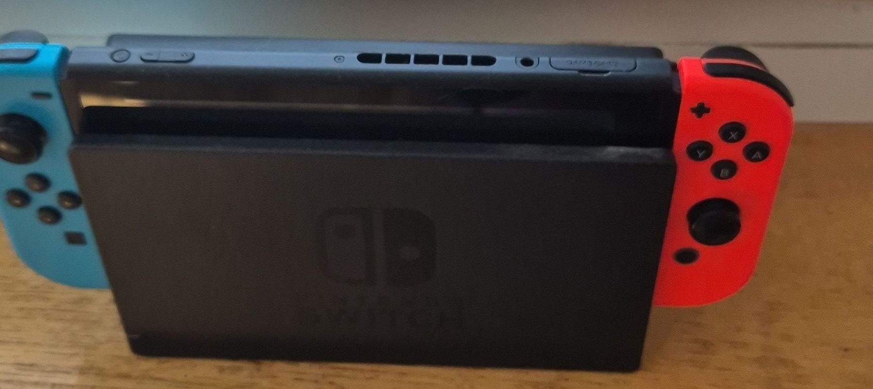 Nintendo Konsolen: Nintendo Switch Konsole mit Joy-Cons und Dock – Gebraucht aus Birsfelden von Lexxi28