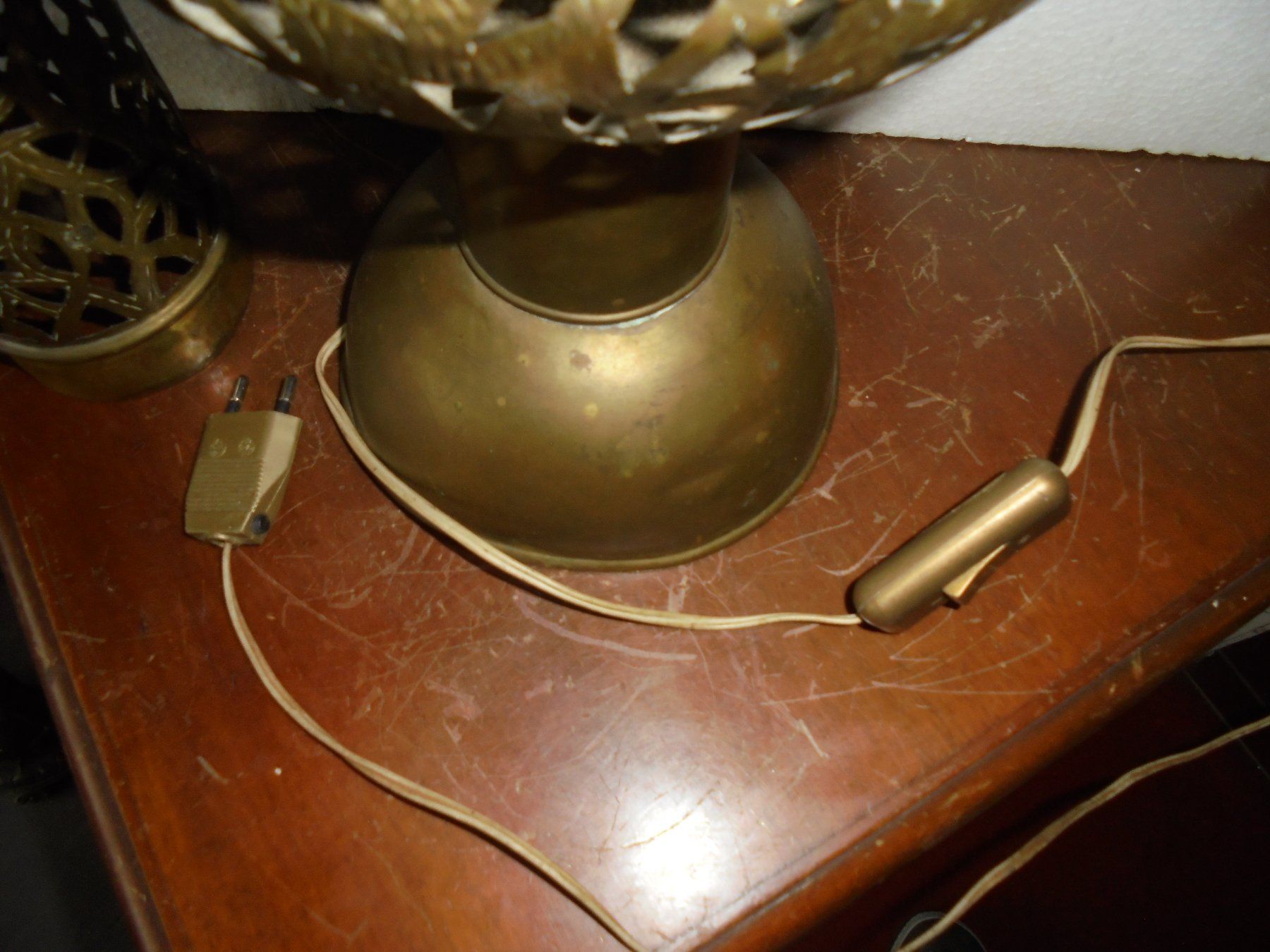 Lampade: Alte, grosse Tischlampe von ca. 1950 – Usato da Camorino venduto da Hunpete 7