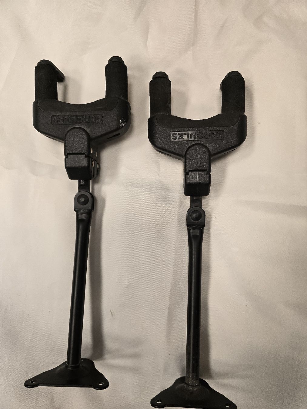 Strumenti musicali: Hercules Guitar Wallmount 2 x Stuck – Usato da Zürich venduto da Roy-Events-Zurich