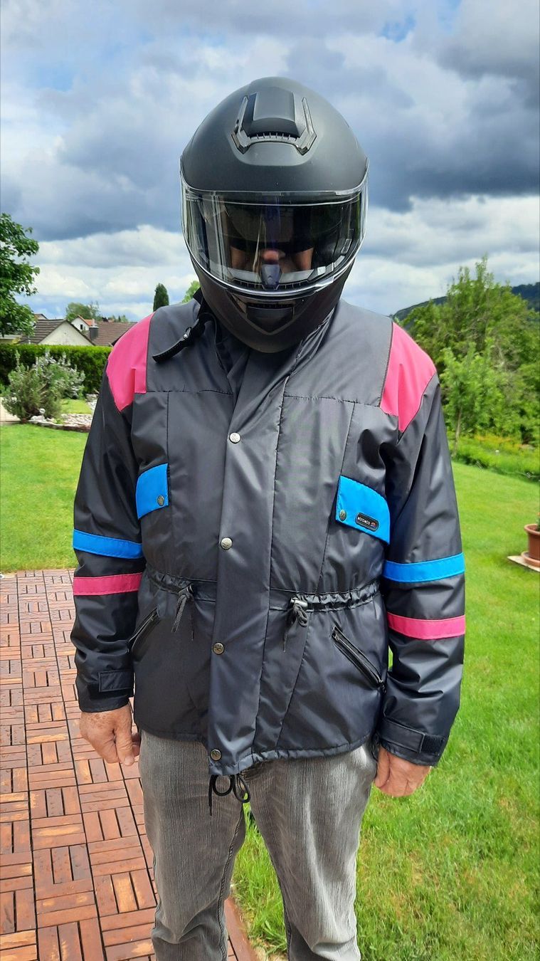 Giacche: Motorradjacke Grösse 3, schwarz-pink-blau, – Usato da Oberweningen venduto da geo_w9rg