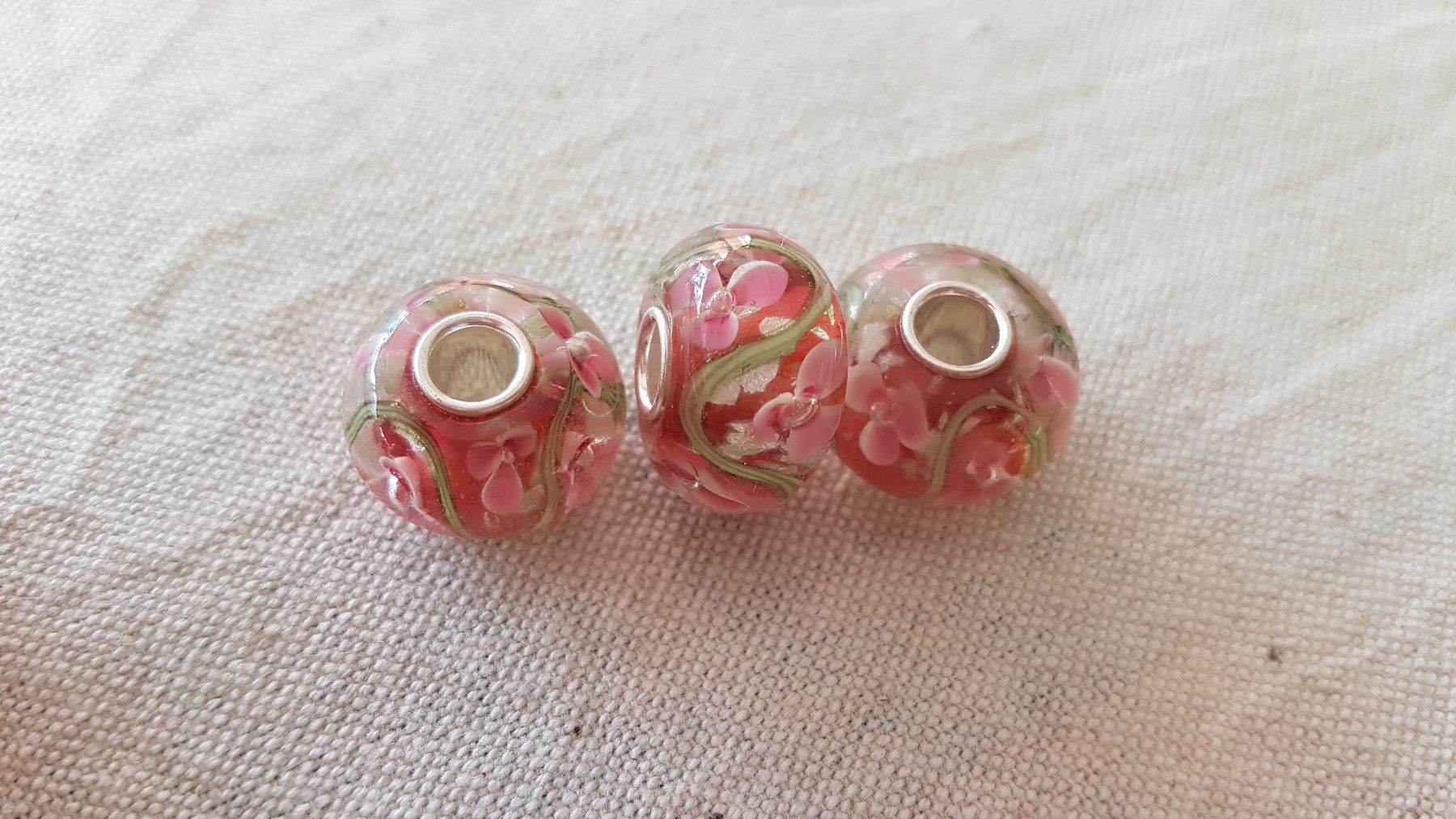 Perle (finte): Lampwork Glasperle mit Blumen Glas bead – Nuovo (secondo la descrizione) da Langenthal venduto da flowersNbirds