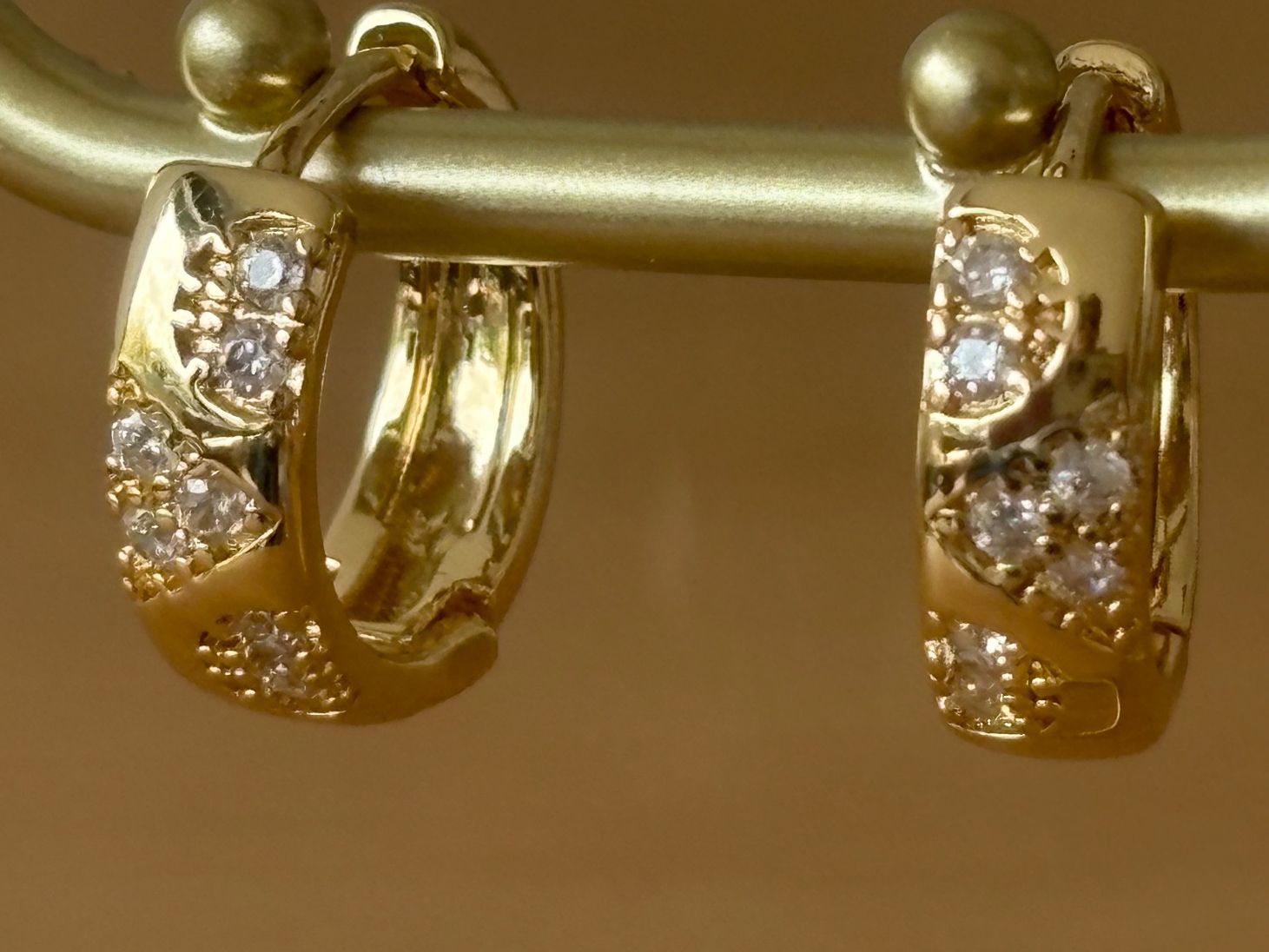 Ohrringe & -stecker: Luxus Elegante Mini Ohrstecker Farbe :Gold / Weiss – Neu (gemäss Beschreibung) aus Biel-Bienne von Roserosse13 1