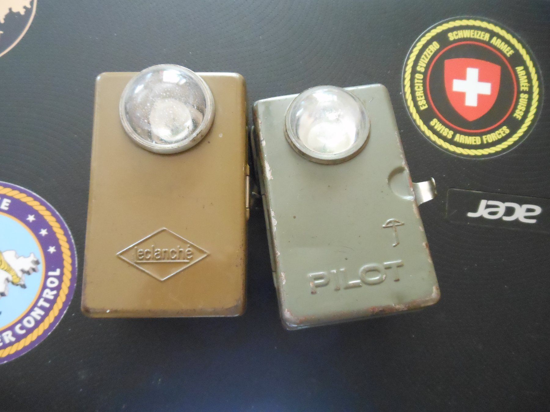 Schweizer Armee Lampade: 2x Vintage Schweizer Armeelampe Pilot + Eclanché Lampe – Usato da füllinsdorf venduto da raiatea1