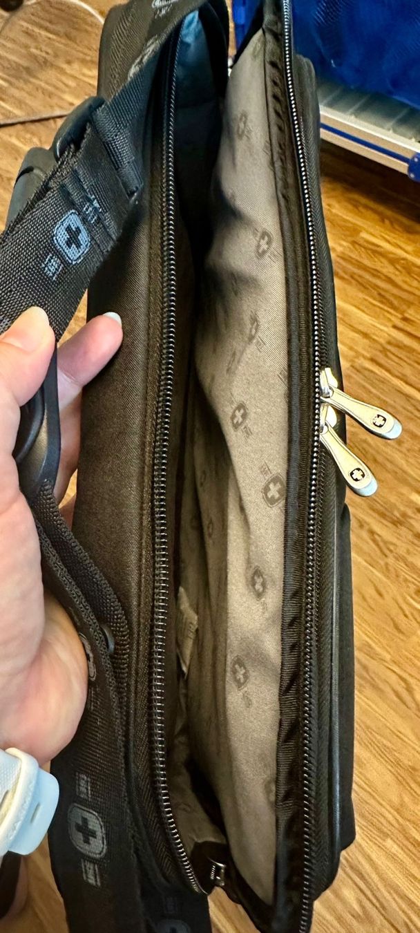 Borse: Laptoptasche schwarz mit Kreuz – Nuovo (secondo la descrizione) da Arth venduto da Lohmatt65 4