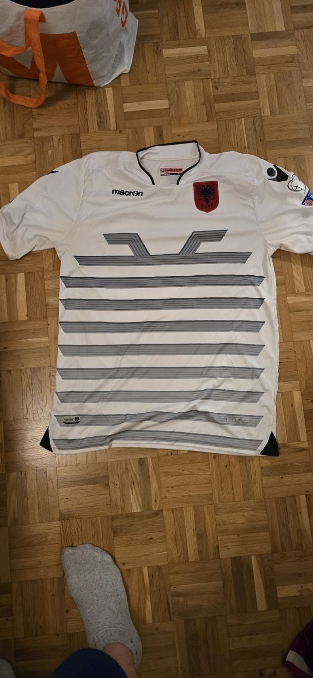 Canottiere & Pantaloni: maillot Albanie 3xl – Usato da Lausanne venduto da Ari-92