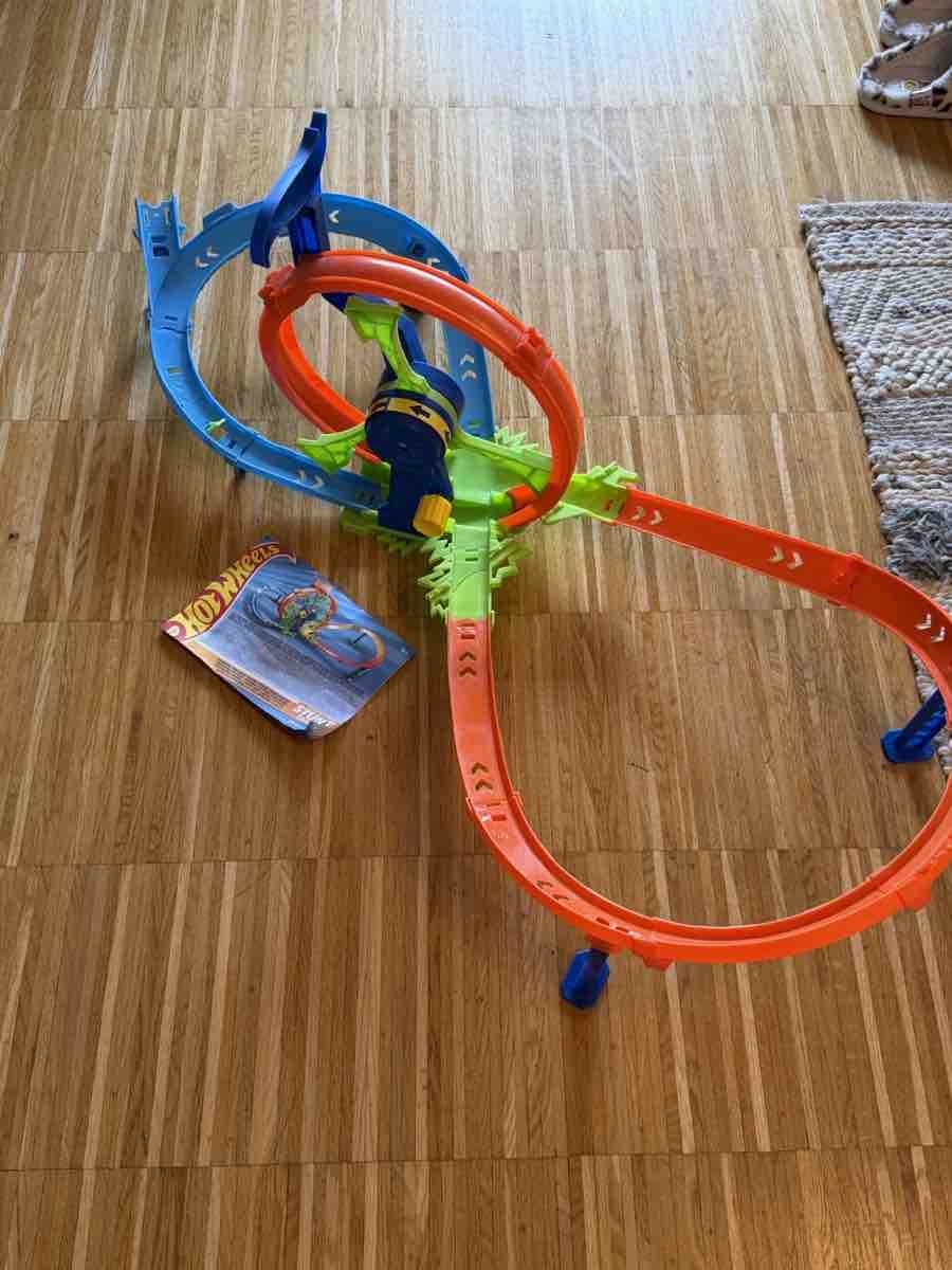 Hot Wheels Spielzeuge: Hot Wheels Stunt Tracks Bahn – Gebraucht aus Menzingen von wet_9kqs 1