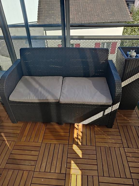 Sofas: Coffe Sofa und Pflanzengefäss Topf – Gebraucht aus Hunzenschwil von dpavespa