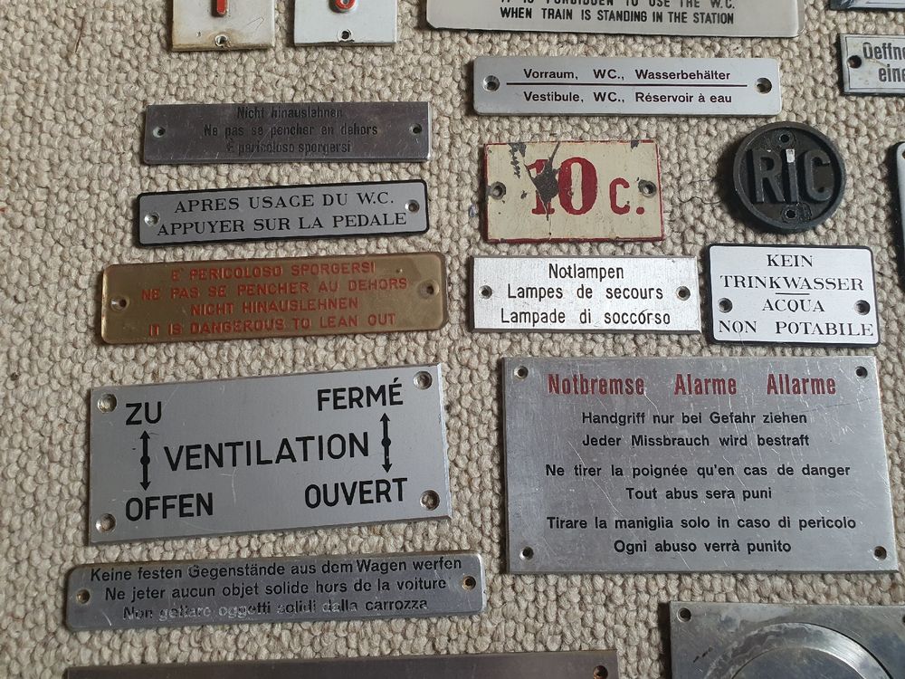 Lot de plaques chemin de fer (Gebraucht) in Lavey-Village für CHF 45 ...