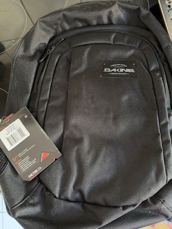 Neuer Rucksack DAKINE
