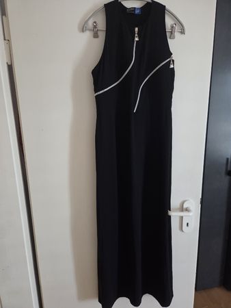 schwarzes Kleid