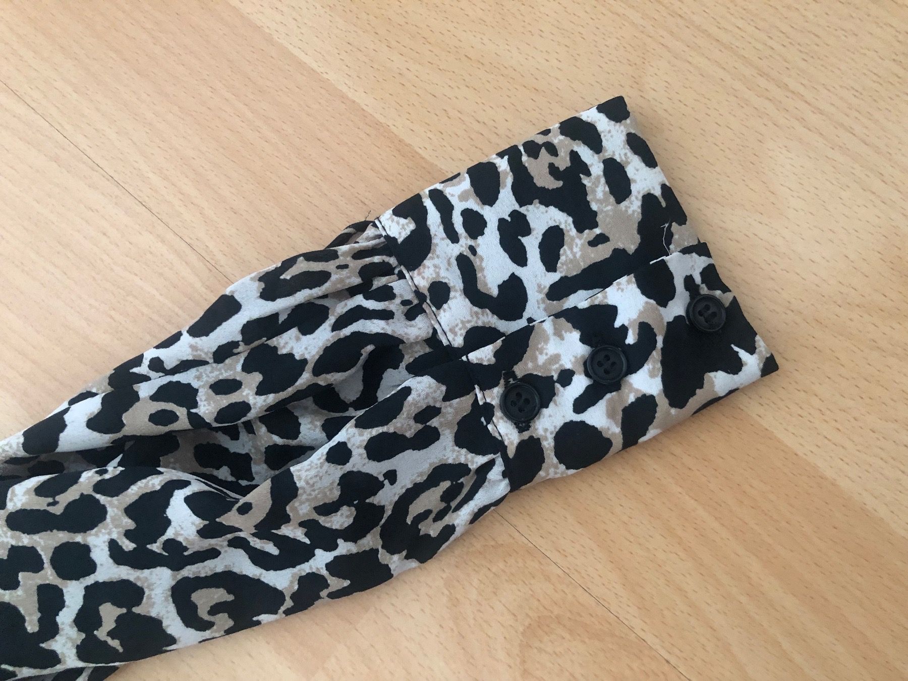 Camicette: Bluse Leoparden Muster Gr 38 Neu – Usato da Zürich venduto da Herbion1 4