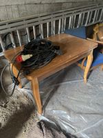 Ausziehbarer Holztisch 