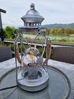 Tischlampe Modell Lyam aus Stahl in der Farbe antiksilber