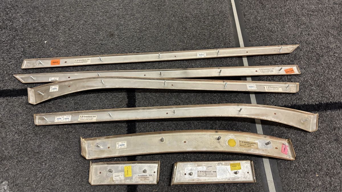 Articoli in legno: BMW E39 Interieurleisten Nussbaum, komplett – Usato da Balgach venduto da pludwiger 3