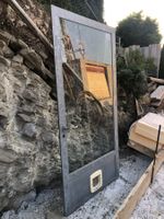 Türe aus Stahl mit Glaseinsatz