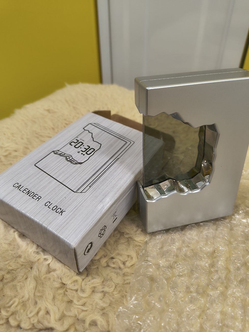 Wecker: cooler digitaler Wecker – Neu (gemäss Beschreibung) aus Flamatt von Suess-Sauer 1