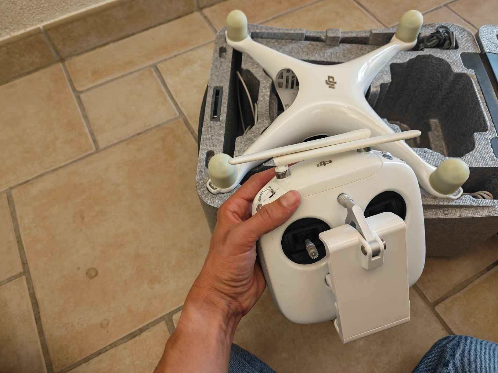 DJI Modellismo RC: DJI Phantom 4 - con Zaino e Accessori (NO BATTERY) – Usato da Lamone venduto da as8_y9n6 3