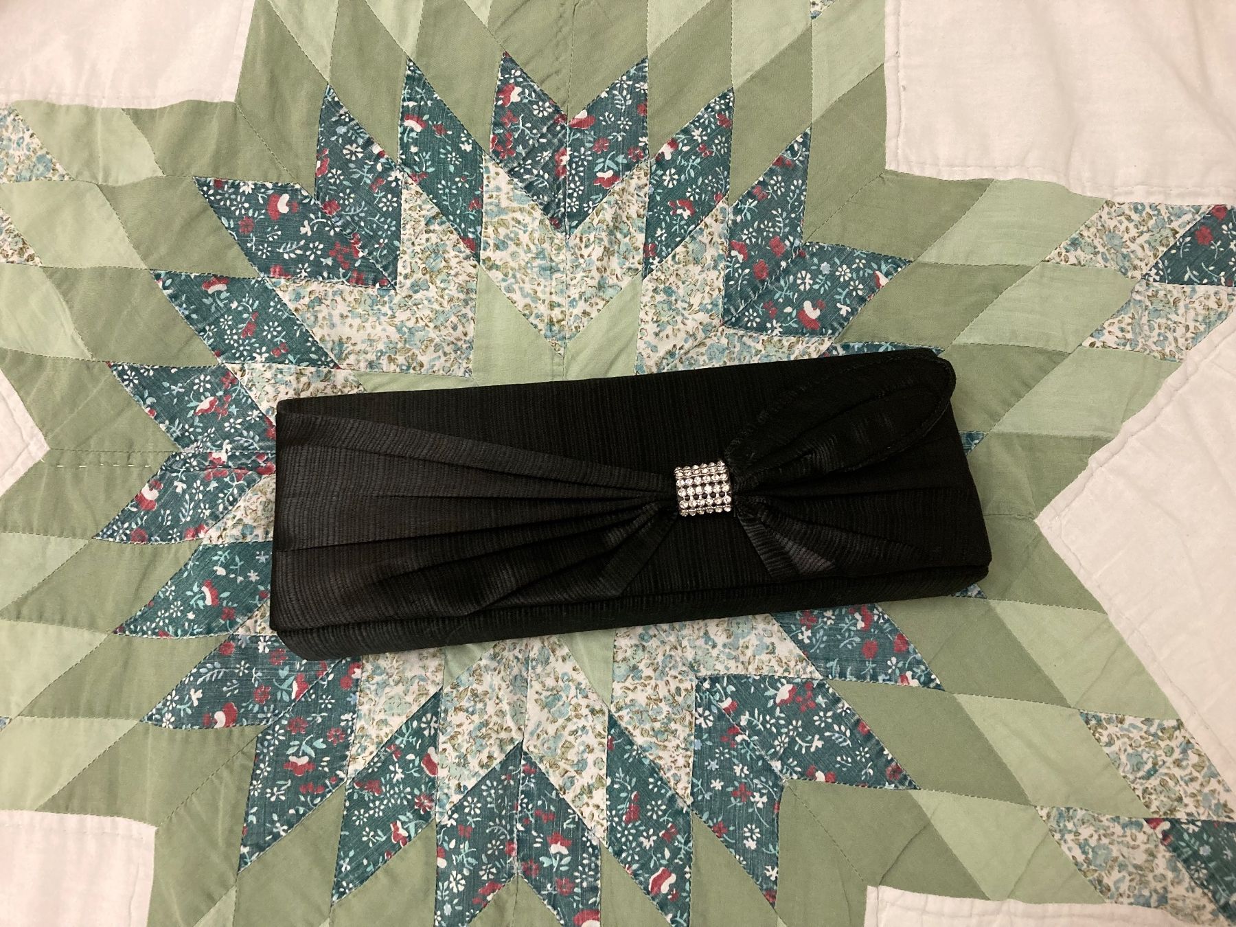 Borse da donna: Schwarzer Clutch mit 2 Silberketten – Usato da Rorschach venduto da mon_cyq9 2