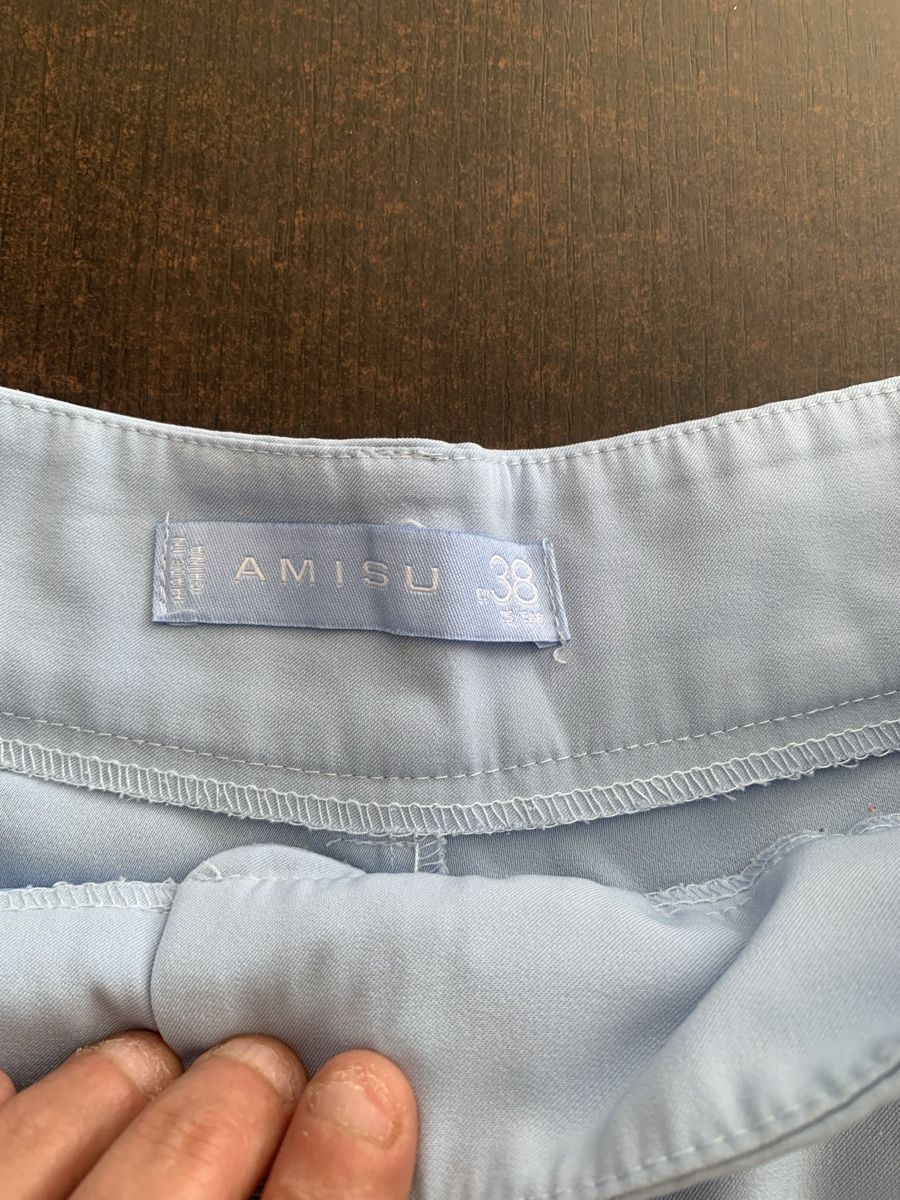 Pantaloni: Short taille 38 bleu claire  – Usato da Domdidier venduto da qatar1973 4