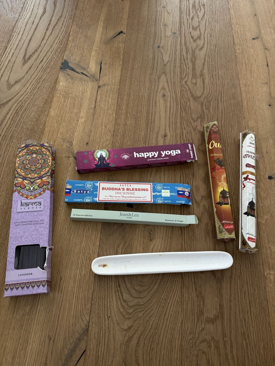 Purificatori d'aria: Räucherstäbchen Konvolut mit Halterung gebraucht – Usato da Wetzikon ZH venduto da mal_c9bc
