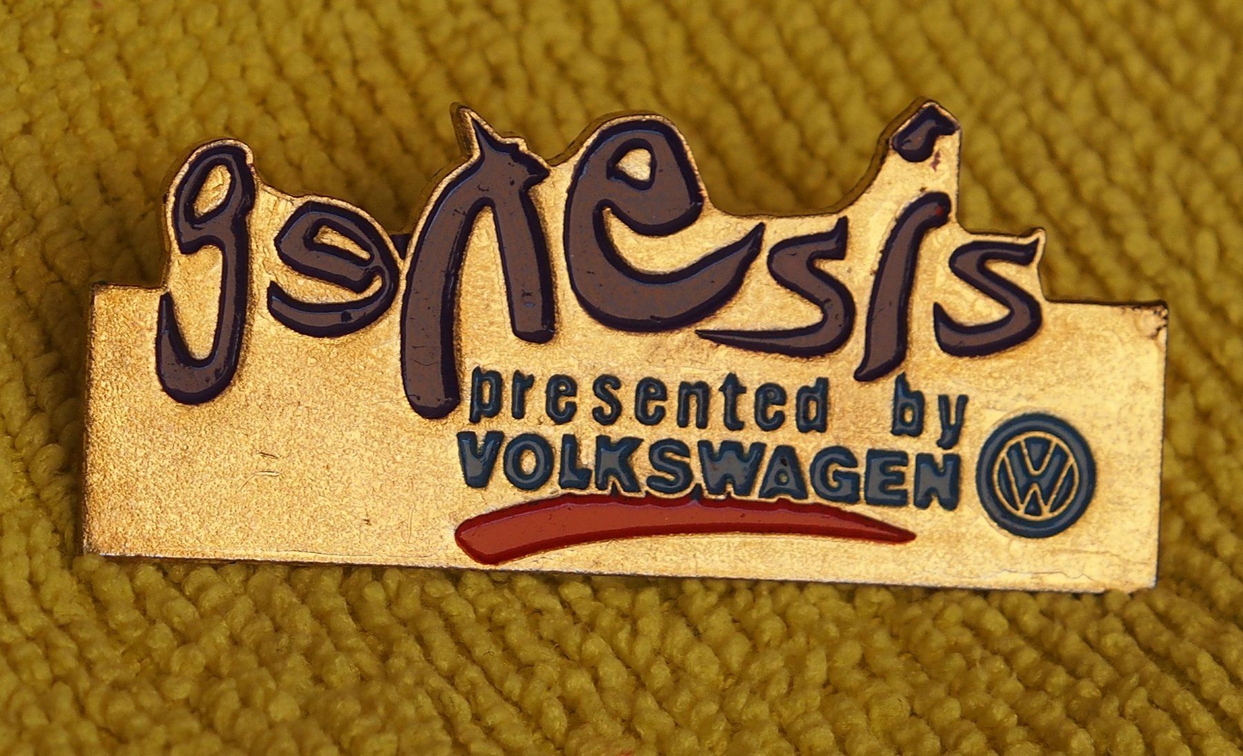 Placchette & Badge: Pin's Genesis presented by Volkswagen objet de collection – Usato da Ovronnaz venduto da Etagne68 1