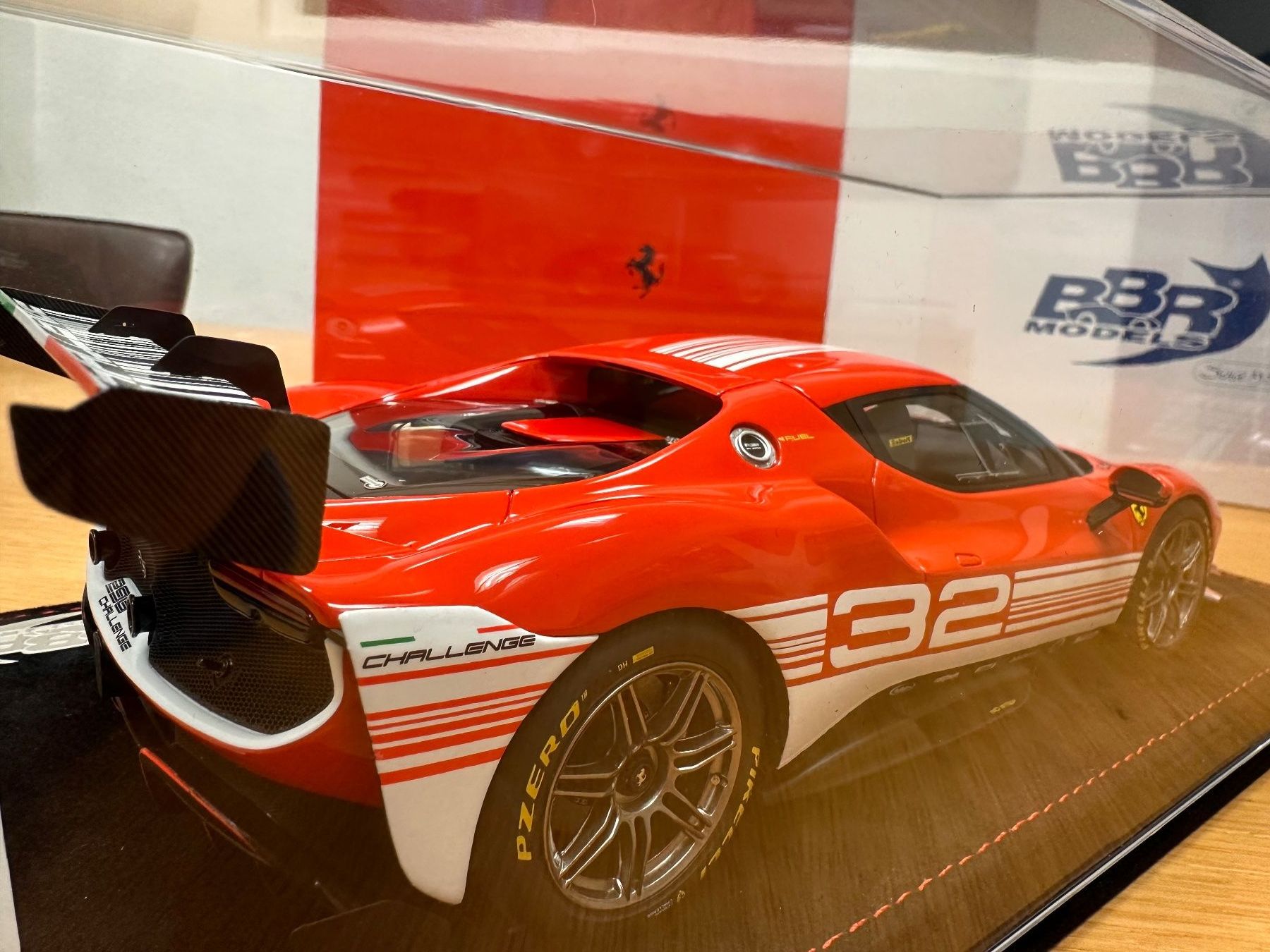 BBR Models Modellini d'auto: Ferrari 296 Challenge 2023 Launch Version 1/18 – Nuovo e nell'imballaggio originale da Stein AR venduto da Krabbe2 4