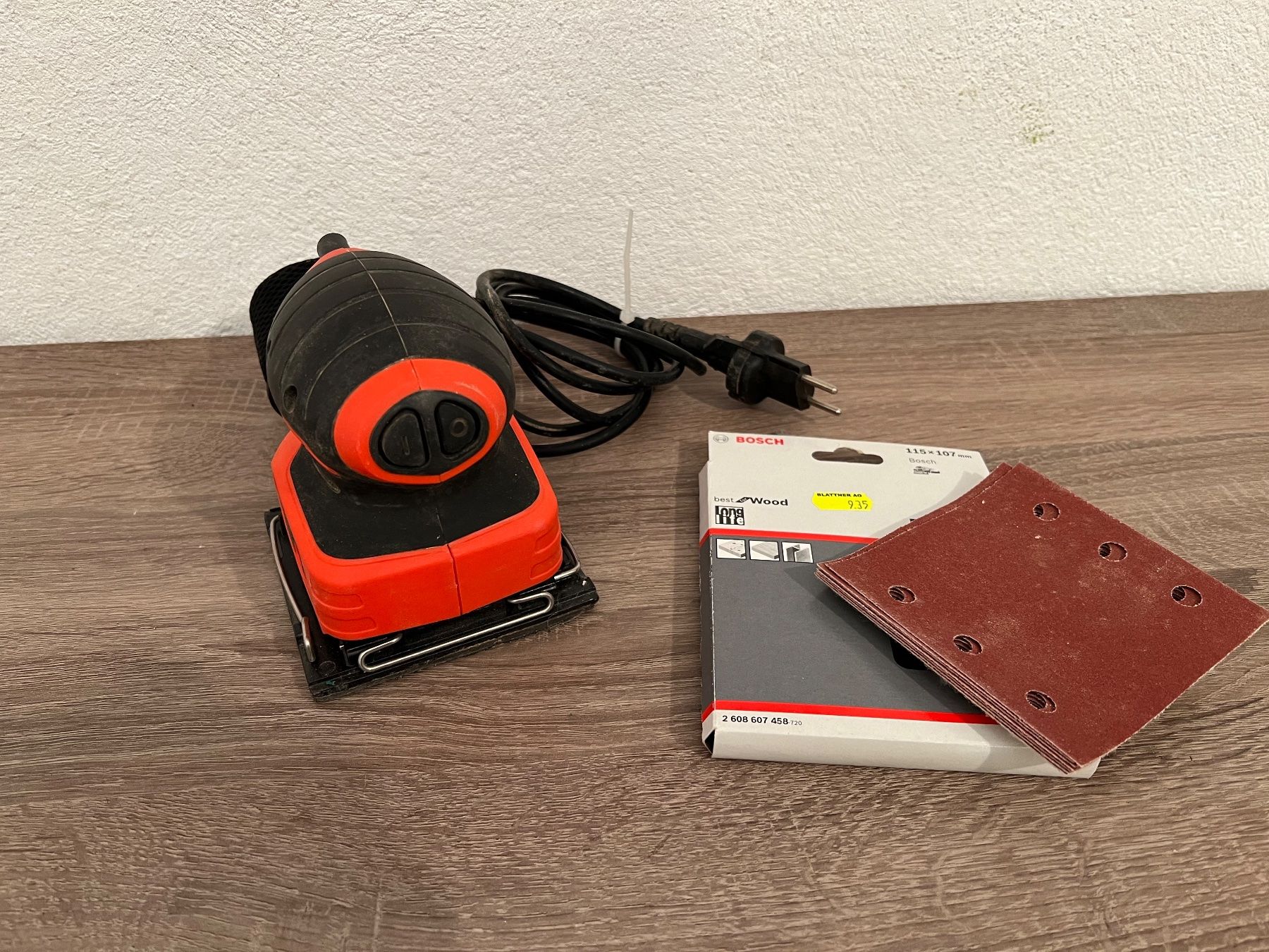 Schleifen & Polieren: Black + Decker KA400 Schwingschleifer, 220 W – Gebraucht aus Frauenfeld von  3
