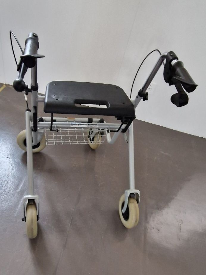 Gehhilfen: Rollator Farbe Grau Nr. 2 – Gebraucht aus Niederbipp von Trude04 2