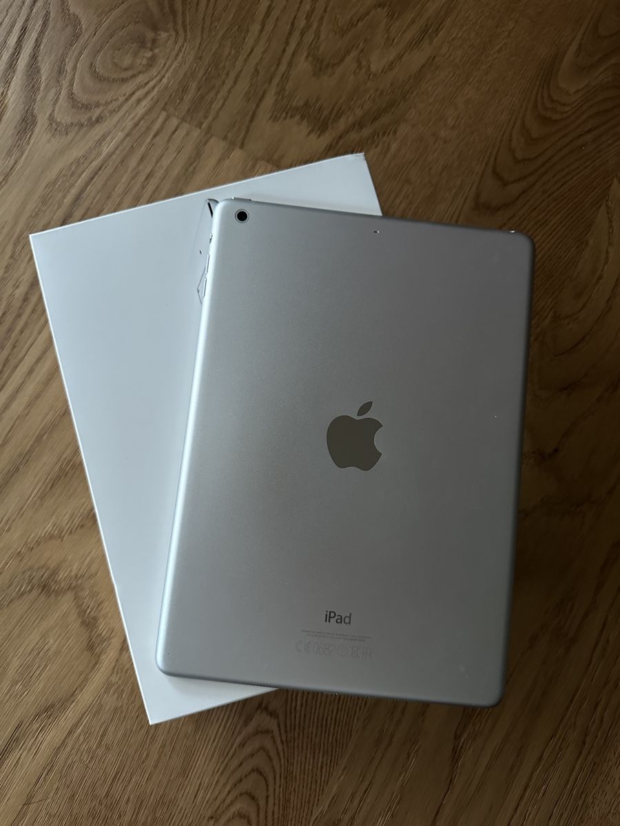 Apple Tablet PC: Apple iPad Air, 16GB, weiss – Usato da Kloten venduto da sel_nq8h