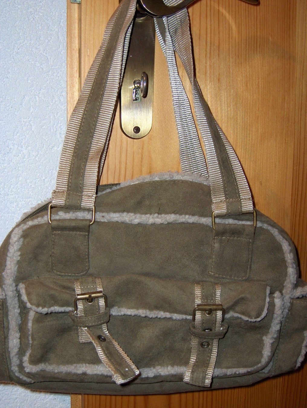 Taschen für Damen: Handtasche Textil mit Fellimitat Olivgrün – Neu (gemäss Beschreibung) aus Hittnau von Gamoe 1