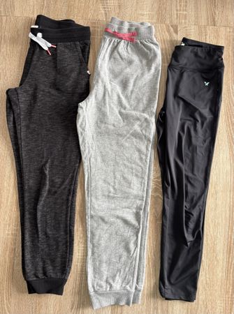 3 Trainerhosen / Turnhosen Gr 146