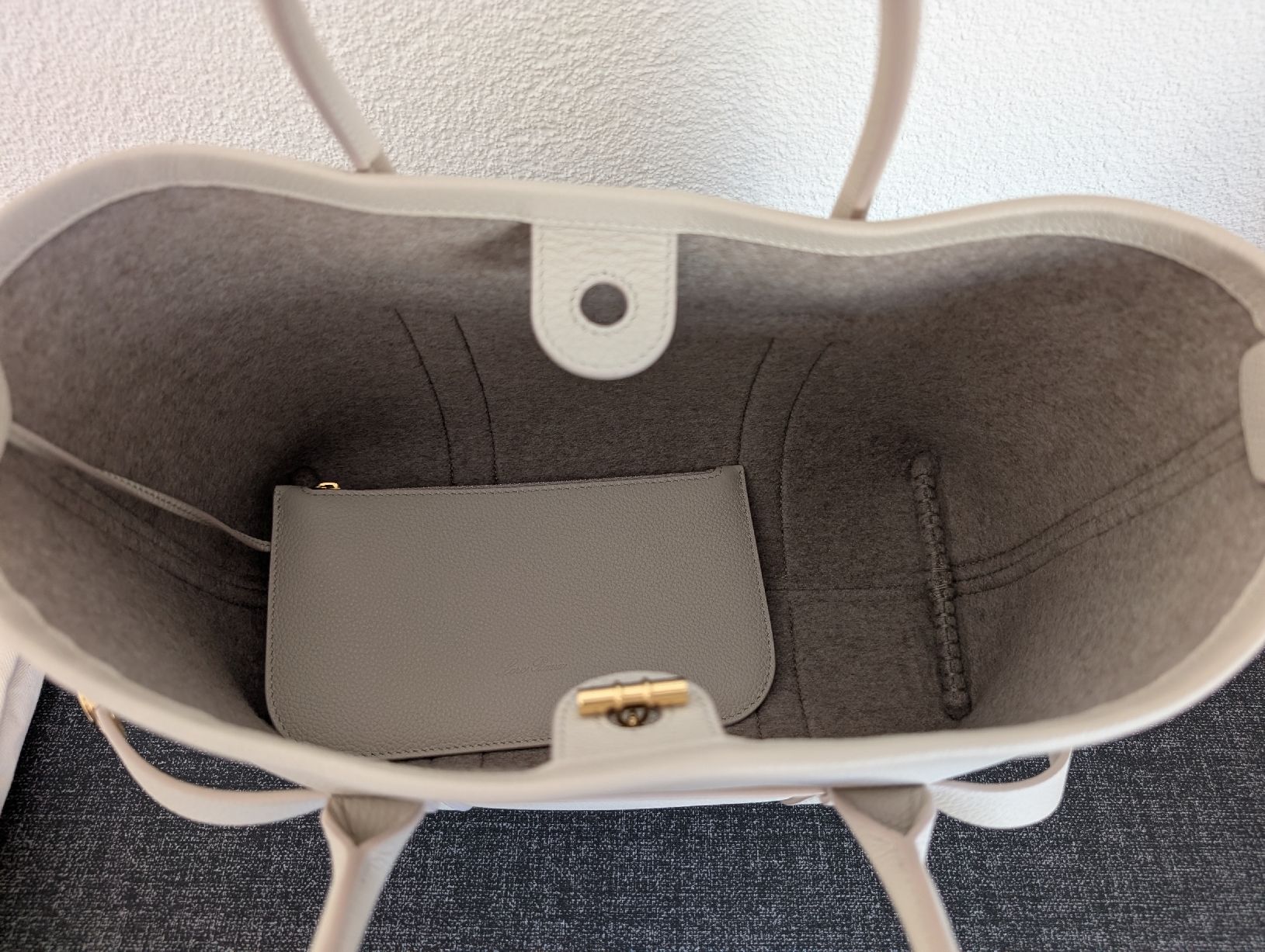 Loro Piana Borse da donna: Loro Piana Ghianda Small Fine Leather Bag – Nuovo (secondo la descrizione) da Glis venduto da livespringly 8