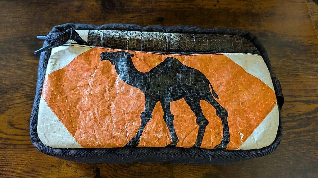 Custodie per cosmetici: Necessaire Big Camel von ELEPH.BO – Nuovo (secondo la descrizione) da Salez venduto da EMERCARO 2
