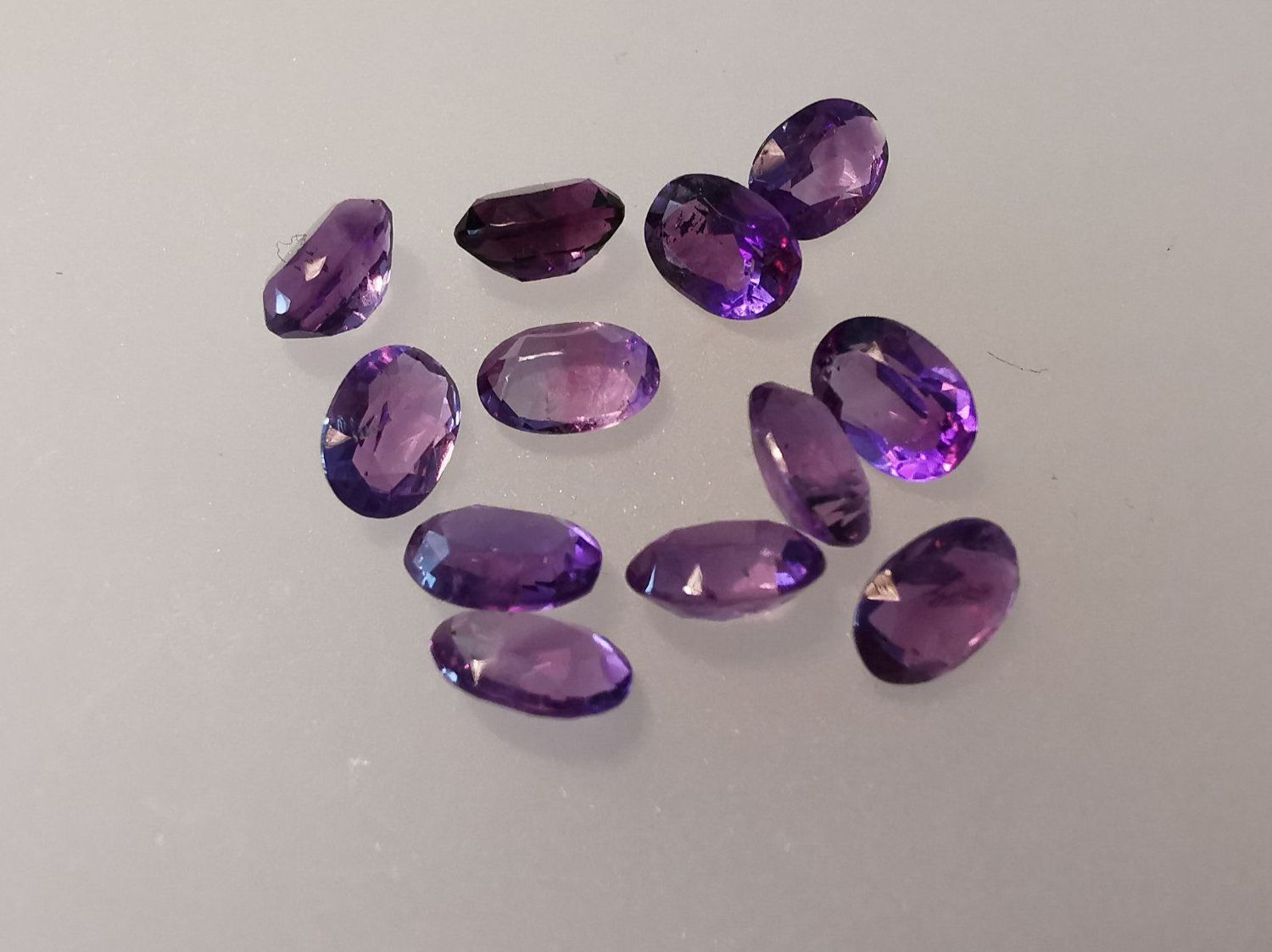 Pierres précieuses: 1 Stk. von 12 Amethysten, oval 7 x 5 mm,  AAA – Neuf avec emballage d'origine à Dierikon par Buntspecht-10 4