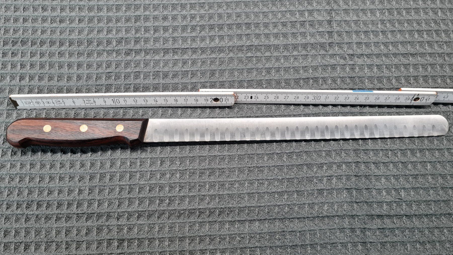 Victorinox Coltelli da cucina: Victorinox Lachsmesser mit Holzgriff – Usato da Wangen SZ venduto da mollosser 1